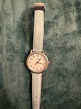Timex easy reader Watch with silver case, White Dial, Light Blue Leather Strap